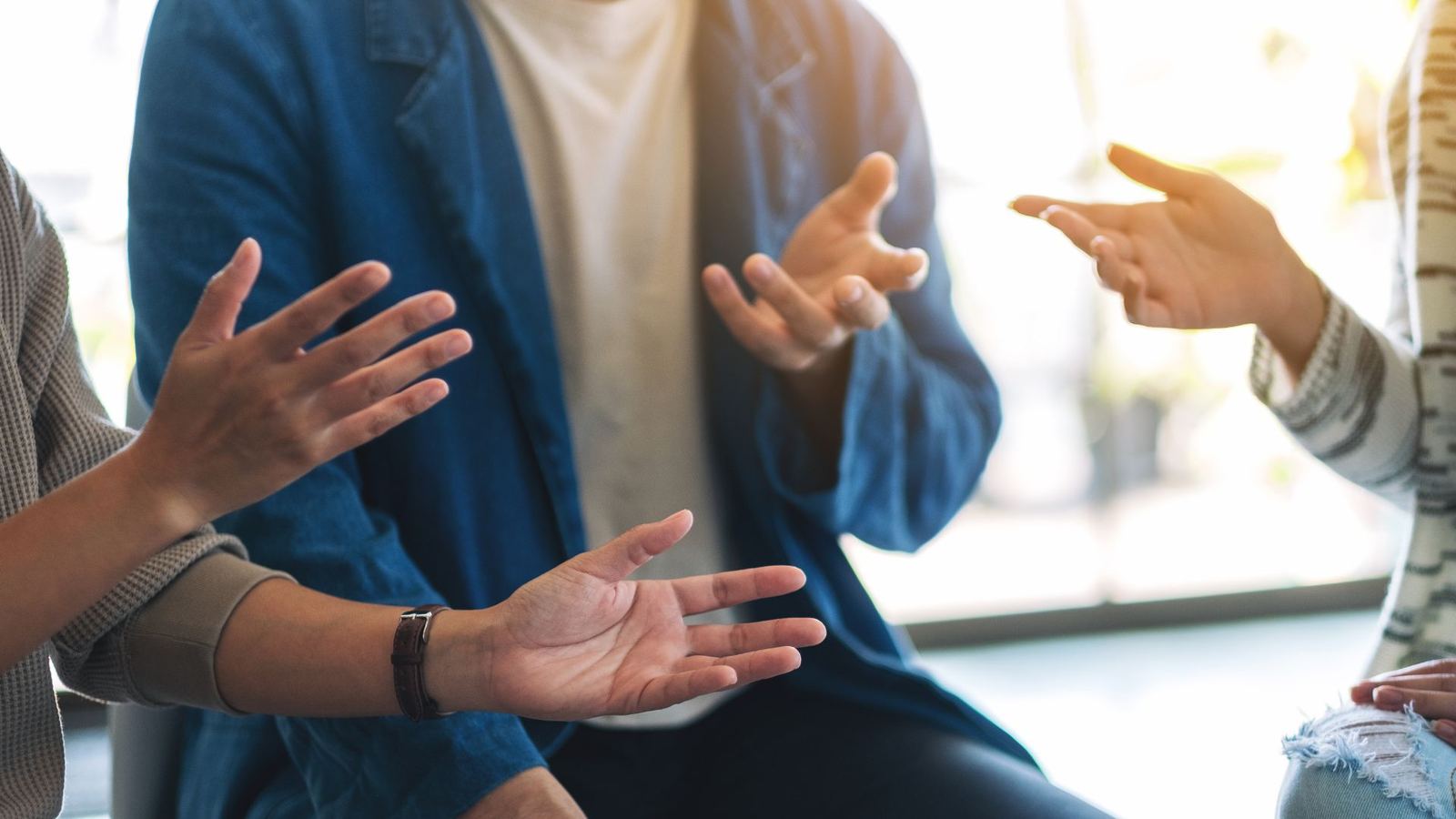 Professional mediation discussion during a workshop